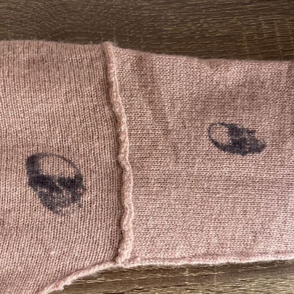 360 CASHMERE Skull Print Vneck Cashmere Sweater Size XS Blush Pink - Picture 10 of 12
